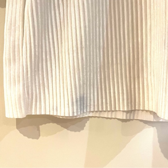 minimal short sleeve sweater with corduroy fabric in white color - Picture 5 of 5